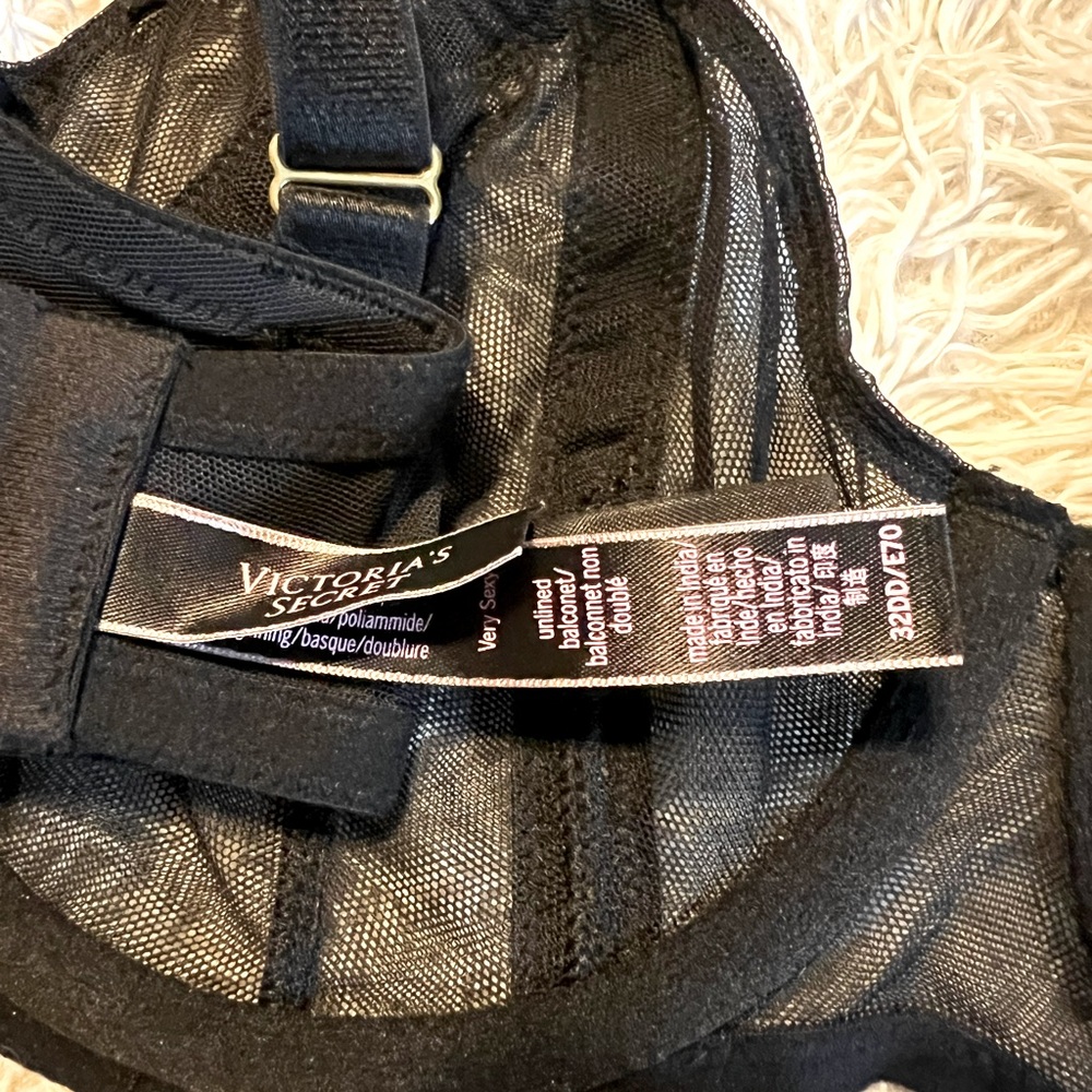 Victoria’s Secret Very Sexy Caged Unlined Balconette Black Bra 32DD - Picture 4 of 6